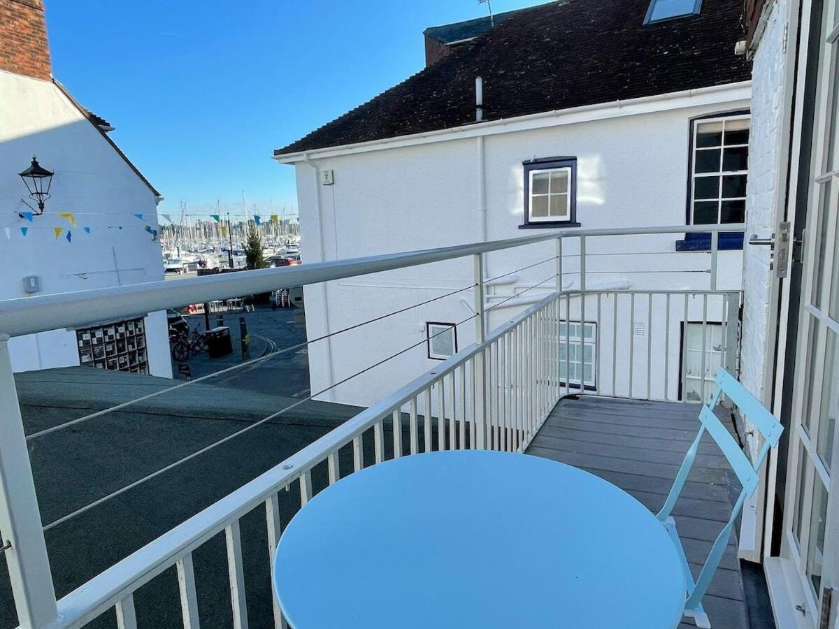 Stylish Cottage With Quay And River View リミントン エクステリア 写真