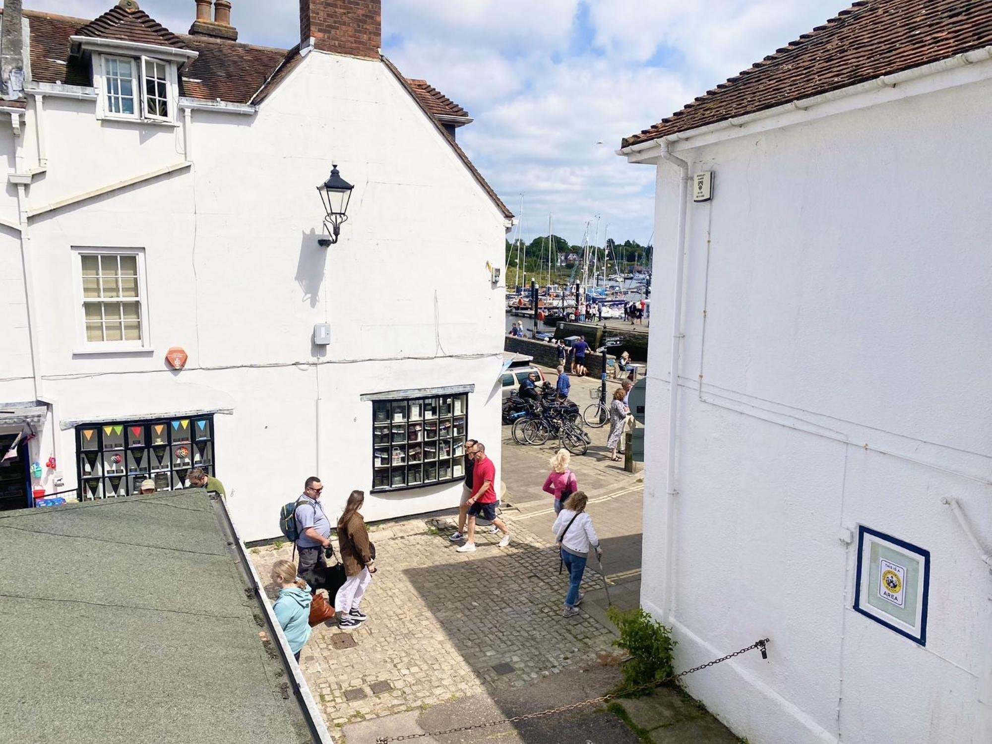 Stylish Cottage With Quay And River View リミントン エクステリア 写真
