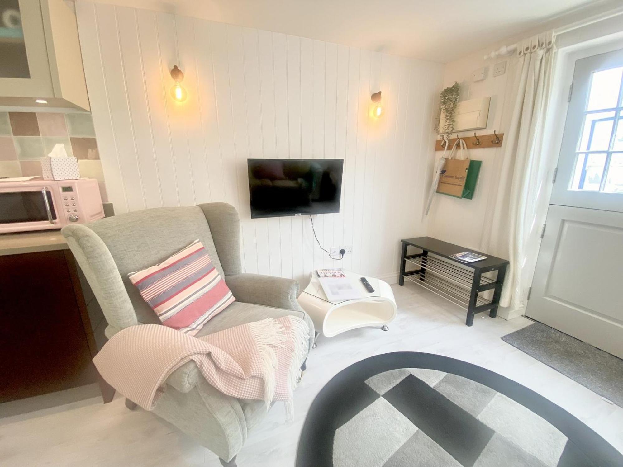 Stylish Cottage With Quay And River View リミントン エクステリア 写真