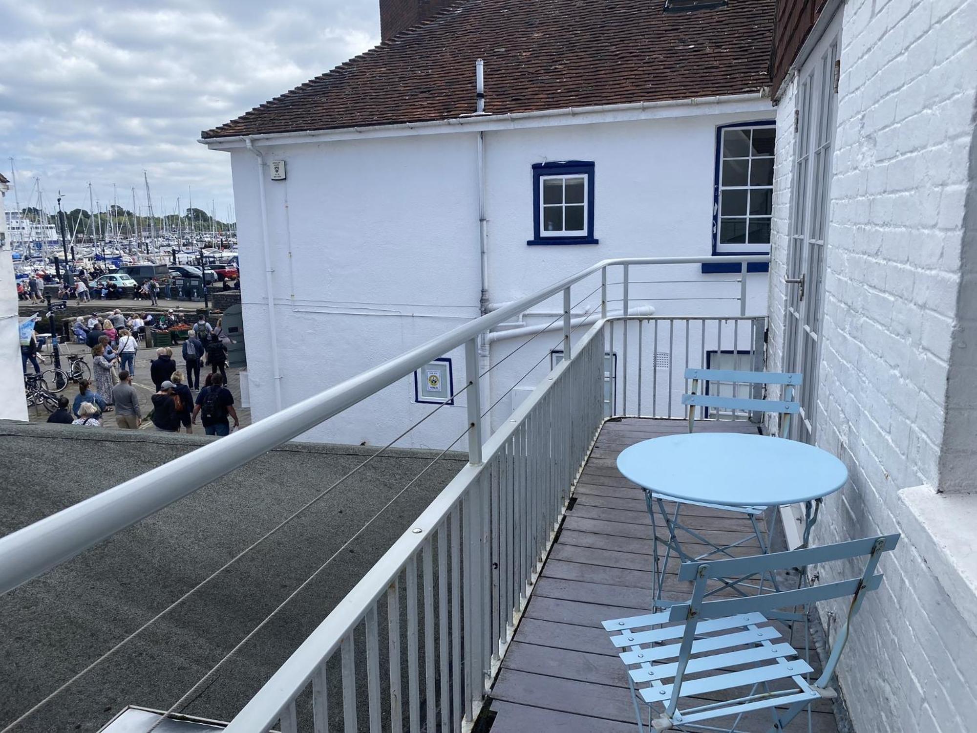 Stylish Cottage With Quay And River View リミントン 部屋 写真
